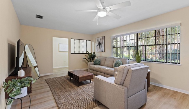 Palm Tree Paradise minutes from UF