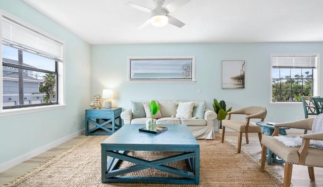 Palm Tree Suite 1 Block To Waves and Sand Prime St Aug Beach