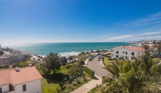 PALM VIEW BY BLAUSITGES Fantastic ocean front apt, stunning sea views and pool.