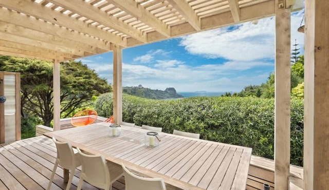 Palm Views - Coastal Cottage Near Palm Beach