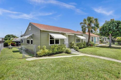 Palm Wave Says - 5 Star - Quiet Area - Stocked