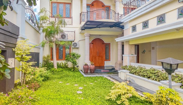 Palma Villa Homestay Klaten. 5 minutes to the city center and natural water park
