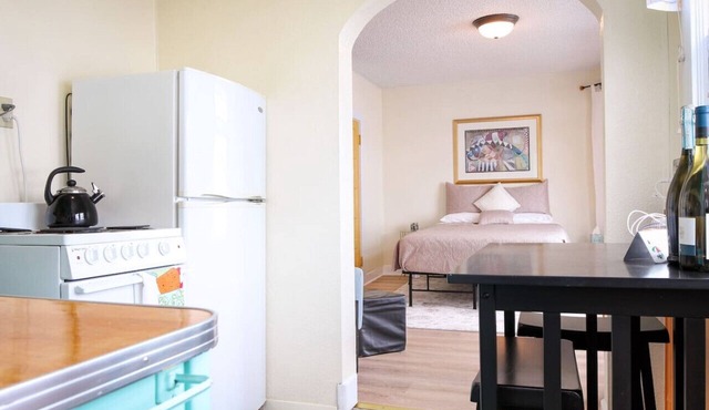 Palmer House, Studio 3, Cozy Studio for 2 Downtown! Local Golfing 50% Off!
