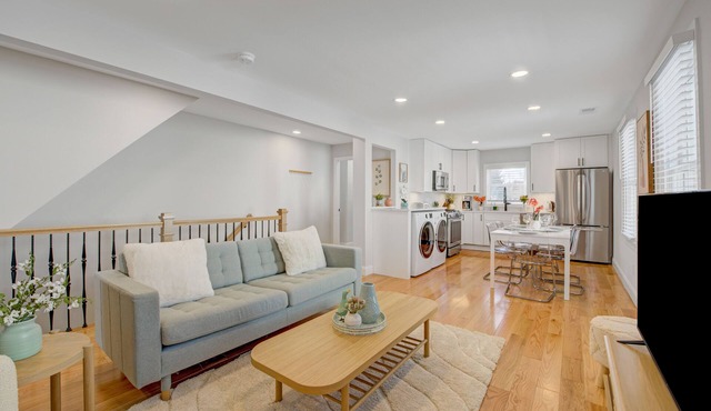 Palmer Square 2BR w/Parking