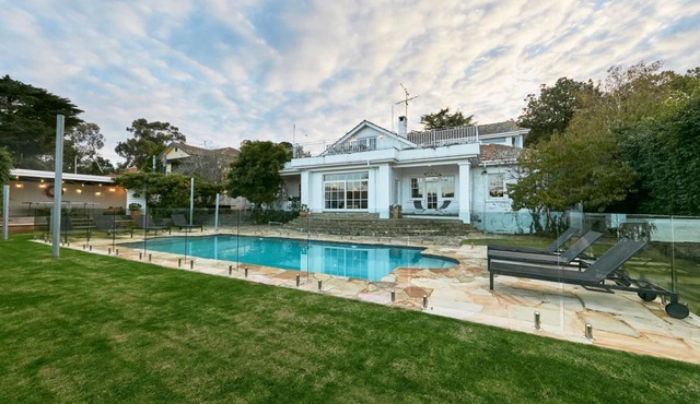 Palmers Hill - a rambling gem by the beach