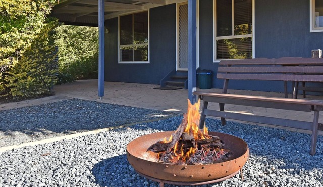 Palmers Lane Vineyard Estate and Retreat with Pool offers a large 6br home and 2br cottage