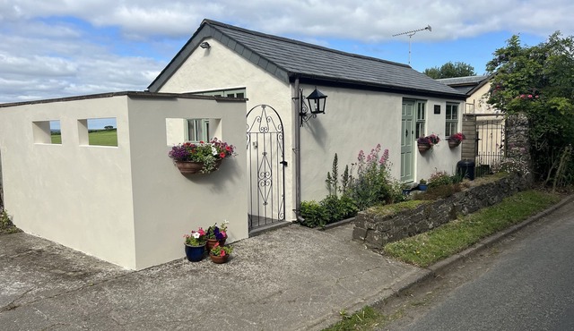 PALMERS LODGE, with a garden in Egloskerry