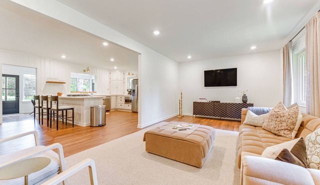 Palmetto Cottage w/Fire Pit, Game Table + More!
