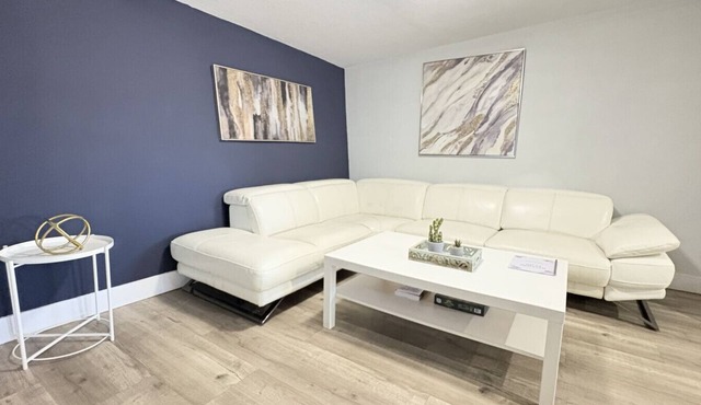 Palmetto Palms Miami Home | Near Airport