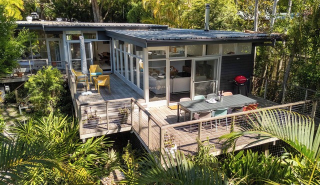 'Palmgrove' A Mid Century Modern House, Avalon Beach - Palm Trees, Nature & Close to the Beach!