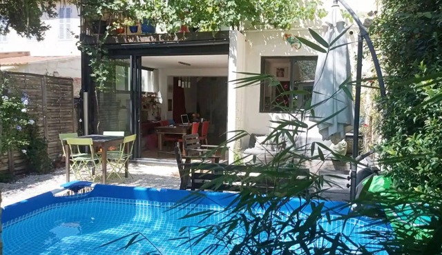 Palmier, Bambous et Petite Piscine au Centre Ville