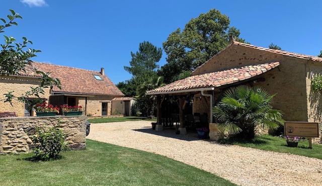 Palmier Gîte – Peaceful Retreat with shared Pool near Biron