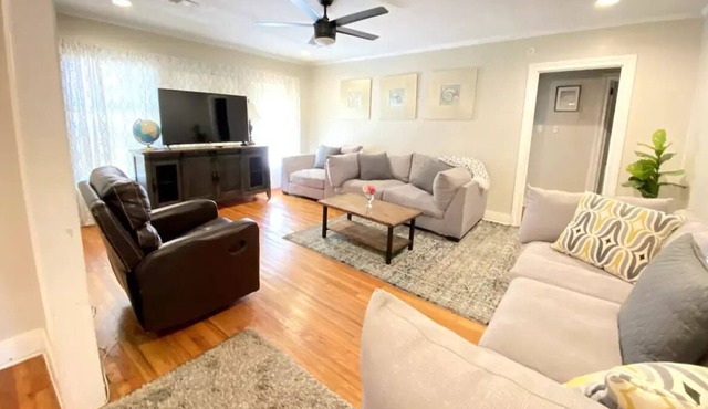 Palms Midtown Getaway, Great Location!