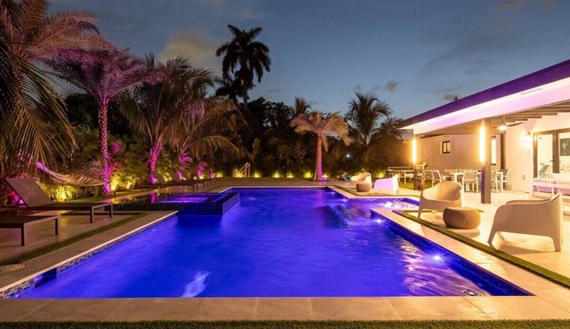 Palms Oasis-Basketball Court Large Pool