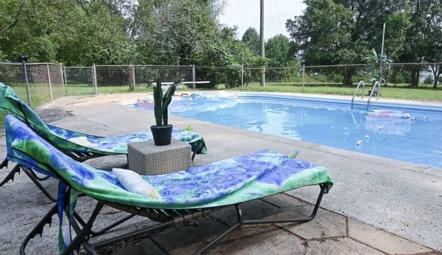 “Palms & Paradise” The perfect vacation home 🌴