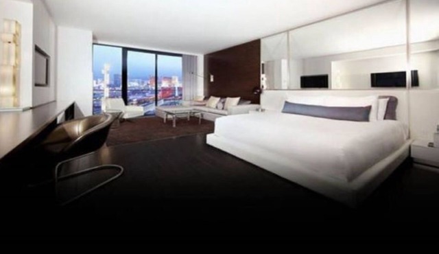 Palms Place Fancy High Rise Suite Strip View 22-304