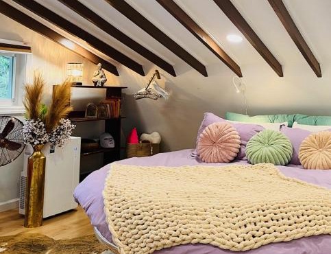 Paloma, Large Attic Apartment