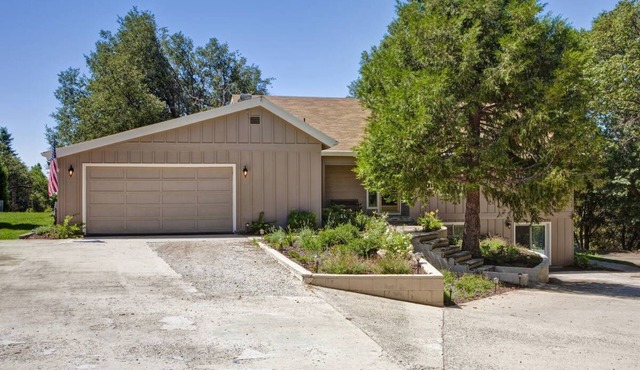 Palomar Vista Lodge - Luxurious Mountain Estate - Sleeps 16 Guests