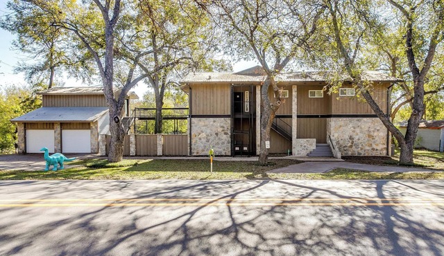 Paluxy River House - riverfront, near downtown square, fire pit