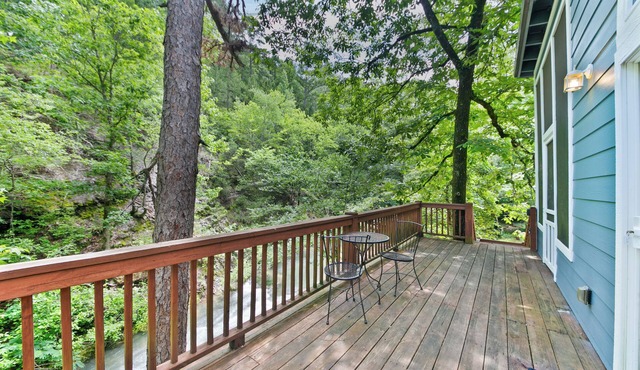 Pam's Treehouse Cabin #2