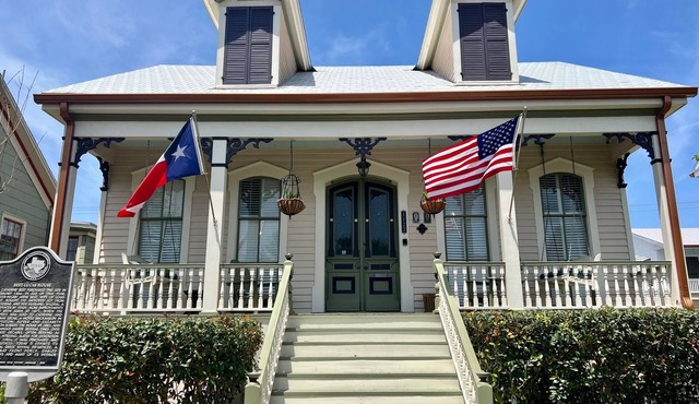Pamela's Paradise! East End Historical Home