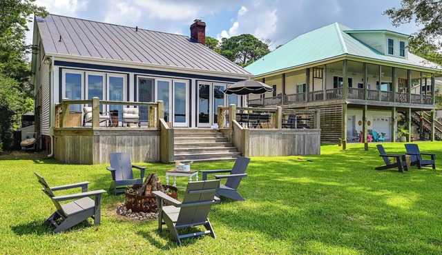 Pamlico River Vacation Rental w/Deck & Fire Pit