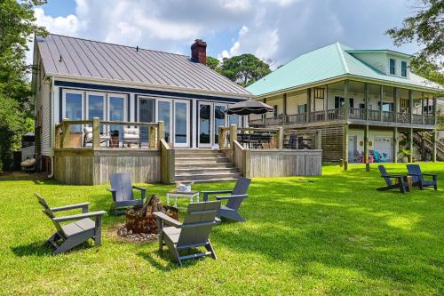 Pamlico River Vacation Rental with Deck and Fire Pit