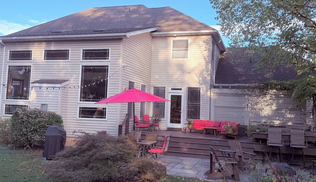 Pamper Yourself In Luxury 1 & 1/2 Miles From All The Action