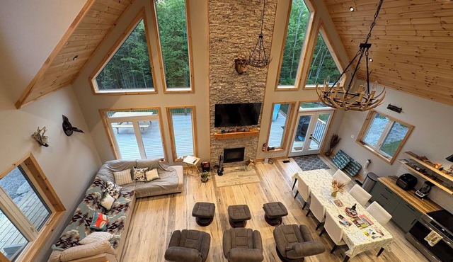 Pampered Bear's Den-Delightful Forest retreat located close to Georgian Bay