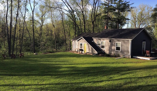 Pamperin Park Cottage - House, Completely Updated Minutes to Lambeau