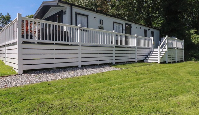 PAMS PLACE, pet friendly, with pool in Crantock