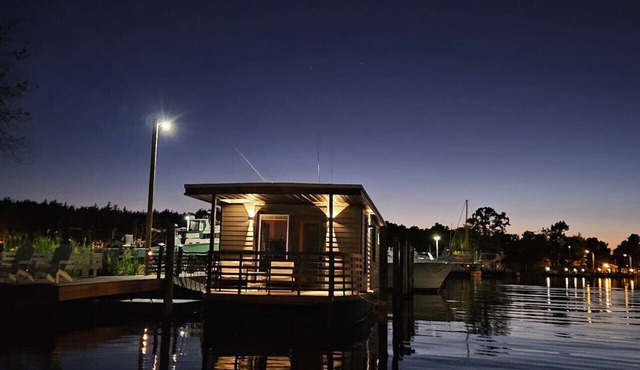 Panama Float Home Riverfront Fire Pit Kayaks