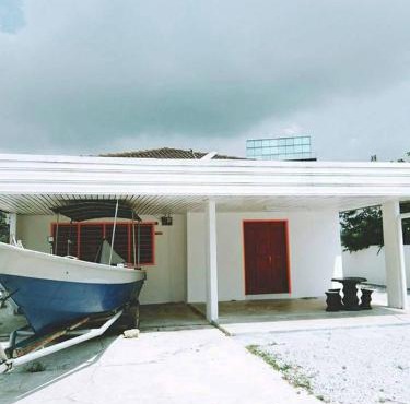 Pandai dickson Banglow white & yellow house