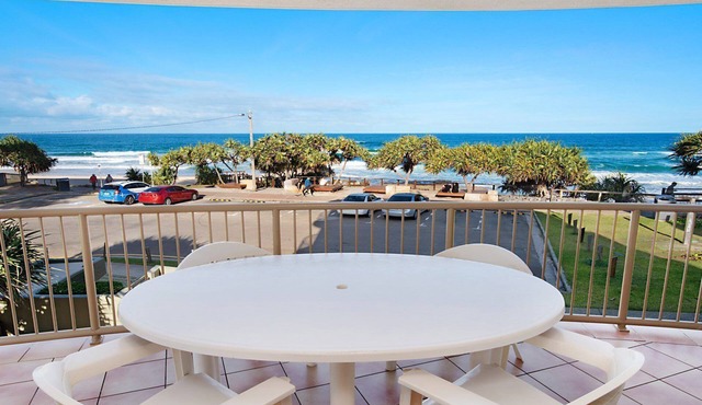 Pandanus Shores Unit 4 Kings Beach QLD