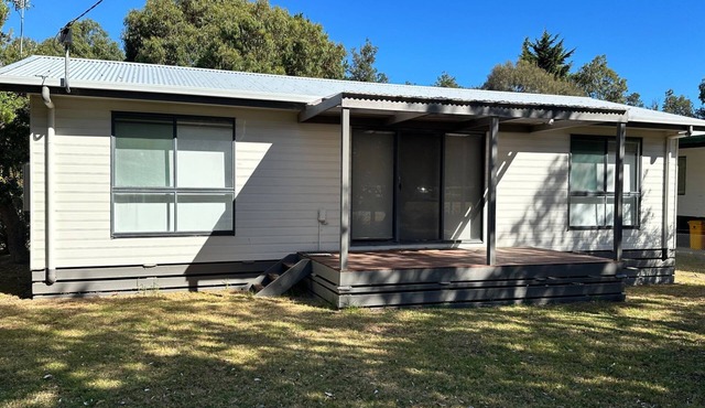 Pandora54 - a short walk to the shops and cafes