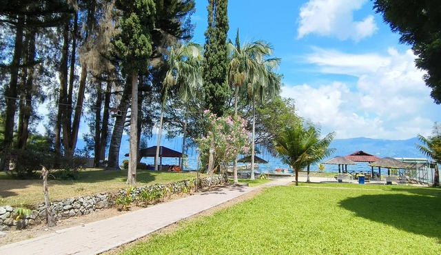 Pandu Lakeside Hotel Tuktuk