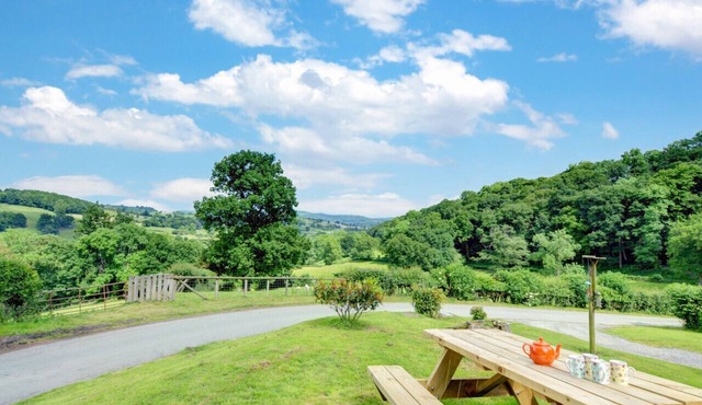 Pandy Barn - Two Bedroom House, Sleeps 4