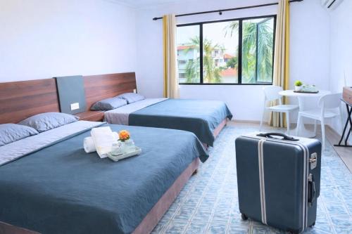 Pangkor Island Pool View Studio 2 Queen Beds 2 Min Walk to the Beach Free WiFi & Parking