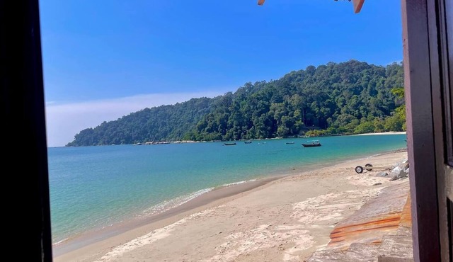 Pangkor Rimba Kem Teluk Nipah