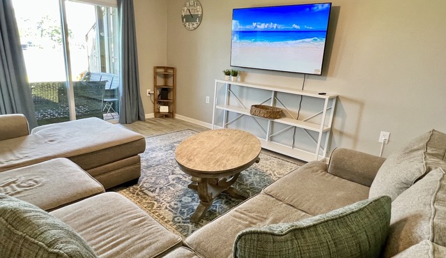 Panhandle Paradise, Waterfront, 2 Dog Friendly in Fort Walton Beach. Free Activities Included!