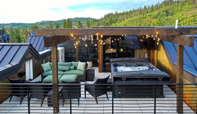 Pano Views | Hot Tub | Entertainment
