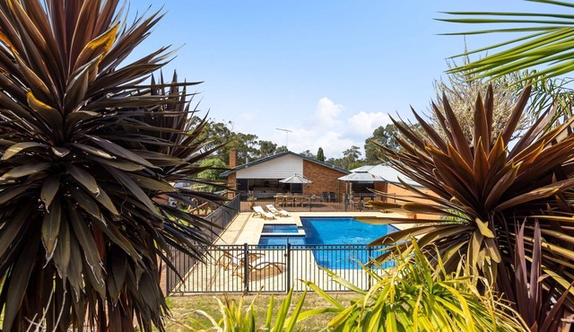 PANORAMA SUPER SIZED OUTDOOR HEATED POOL & SPA ENTERTAINER,TOOTGAROOK