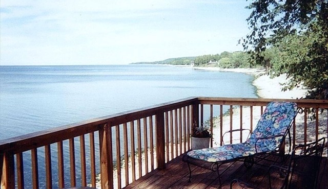 Panorama Waterfront Guest House North of Sturgeon Bay on the shore of Green Bay
