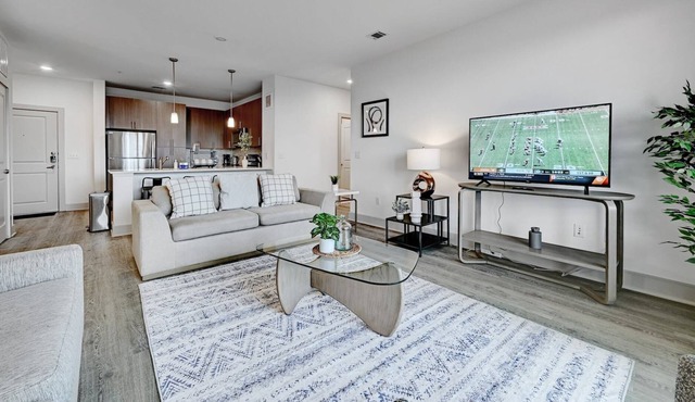 Panoramic 3BR/2BA Apt, 1G Wi-Fi, EV Charge