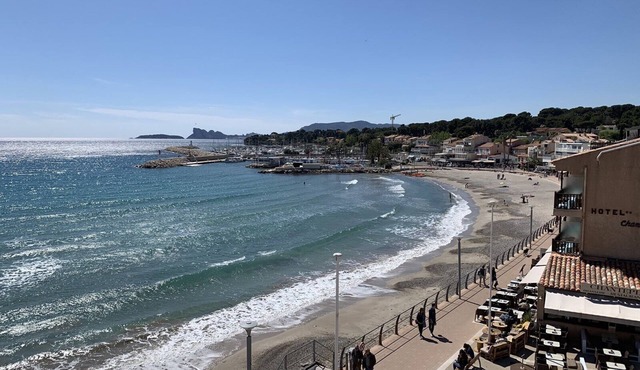 Panoramic apartment on the sea in St Cyr Sur mer of