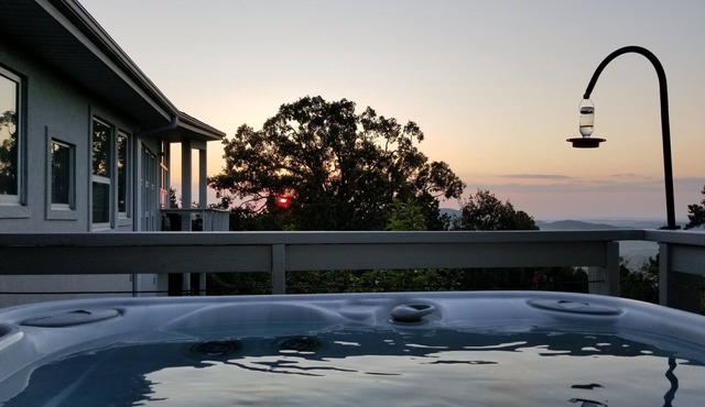 Panoramic Big Sky/Water Vistas: Spacious, Luxury Mtn Contemporary on 2/3 Acre!