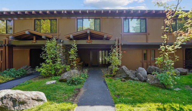 Panoramic Blue Waters & Mountain Peace: Your 3BR Tahoe Escape #47