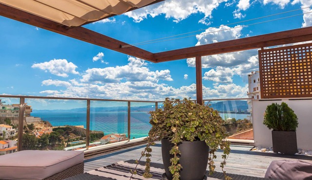 Panoramic chill-out, A/C, Sea views, swimming pool & WIFI. 4 double bedrooms.