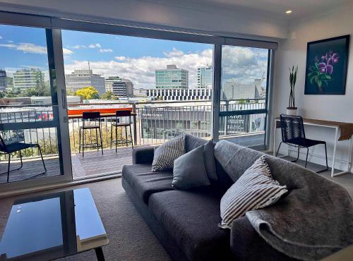 Panoramic City Views in a Modern Central Apartment