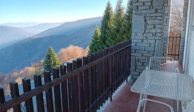 PANORAMIC EAGLE - The mountains, 5 minutes from the shops in Montoso
